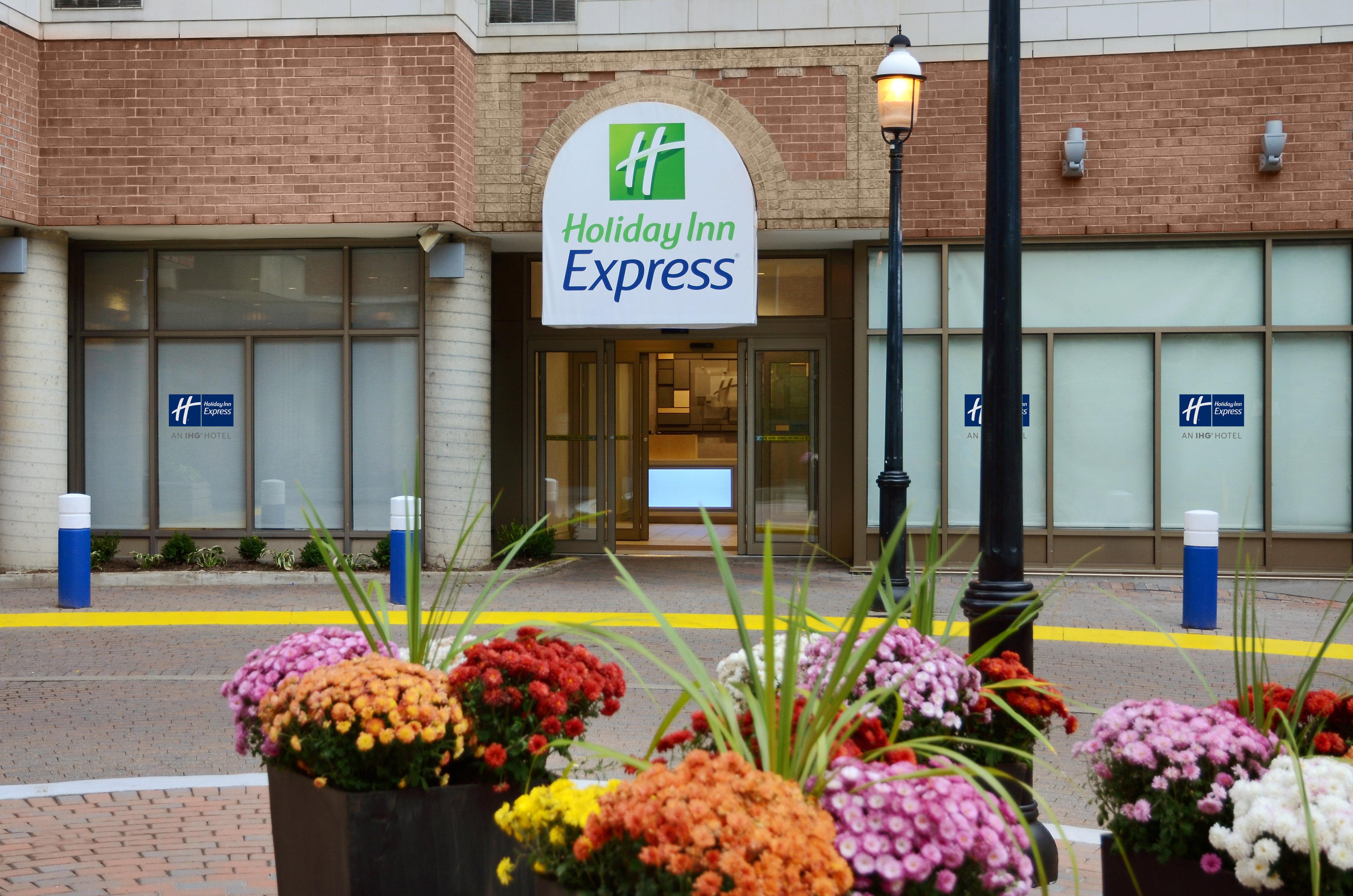 Holiday Inn Express Toronto Downtown By Ihg Esterno foto